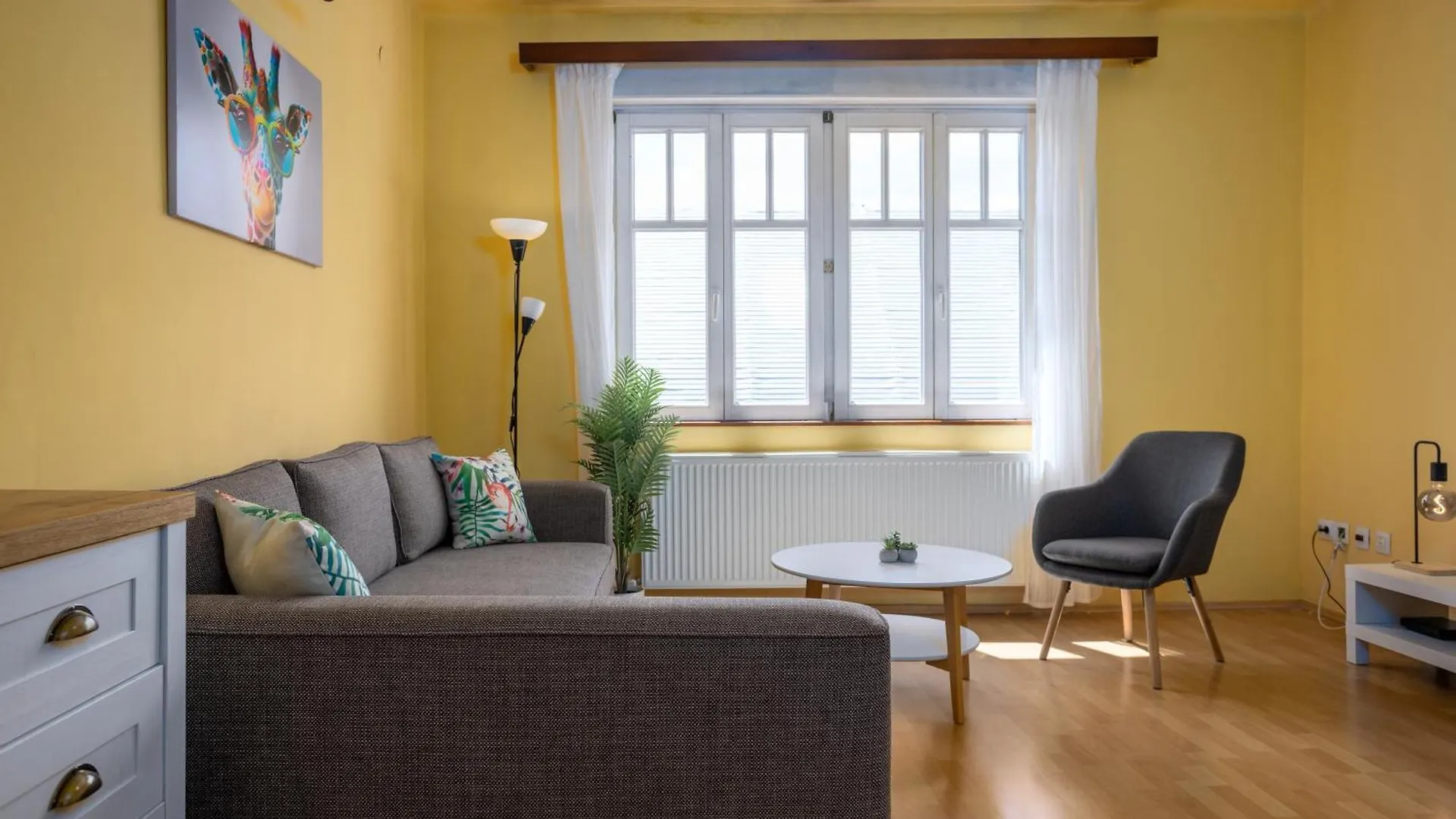 Balzac Central Nice Apartment contacts
